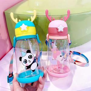 Bouteille d'eau portable pour enfants en plastique avec ventouses, motif dessin animé, grande capacité, pour l'extérieur, avec sangles. - Product Image 2