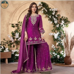 Conjunto de Kurti de seda morada bordada para mujer, con pantalón Sharara de pierna ancha y Dupatta a juego, ropa étnica india para fiestas. - Product Image 5
