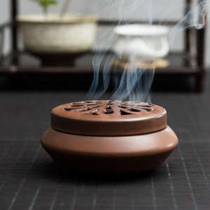 Vente en gros porcelaine émaillée petit brûleur d'encens en céramique serpentin encensoir Oud en bois de santal - Product Image 5