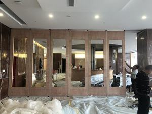 Solución de Partición MDF Operable Eléctricamente con Marco de Aluminio y Aislamiento Acústico para Espacios de Función Flexibles en Hoteles - Product Image 4