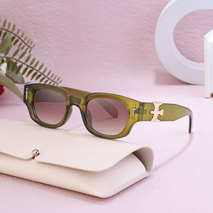 Gafas de sol con montura cuadrada negra para mujer, protección UV400, material de PC, diseño moderno, gafas de sol de clase 2 - Product Image 2
