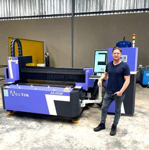 Máy cắt kim loại bằng <span class=keywords><strong>laser</strong></span> sợi CNC 3015 1500W 3KW 6KW với đầu Raytools và động cơ servo Delta để cắt chính xác - Product Image 1