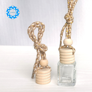 Trung Bình Thủy Tinh Xe Hơi Nước Hoa Chai Mặt Dây Chuyền <span class=keywords><strong>7Ml</strong></span> 8Ml 9Ml 10Ml Hình Vuông Xe Khuếch Tán Chai Nước Hoa Rỗng Treo - Product Image 3