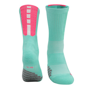 Vente en gros de chaussettes de basket-ball montantes pour hommes Chaussettes de sport longues et mi-mollet avec fond de serviette respirant Design absorbant la sueur - Product Image 1