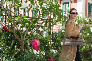 Borsa a Spalla da Donna in PVC e Cotone di Alta Qualità, Stile Rock Classico, Materiale Mat-b, Grigio a Righe con Catena Color Oro Nickel - Product Image 3