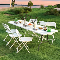 Chaise pliante en plastique blanc avec structure métallique - Empilable, design moderne et portable pour l'école et l'hôtellerie, chaise de jardin pour repas en extérieur