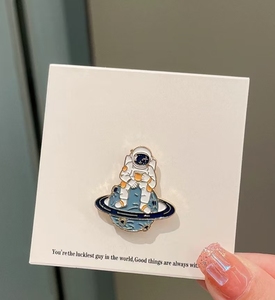 <span class=keywords><strong>2025</strong></span> hợp thời trang Phi Hành Gia men pin-cá nhân phim hoạt hình Trâm cho túi quần áo dễ thương phụ kiện nhà máy OEM/ODM biểu tượng tùy chỉnh Pin - Product Image 5