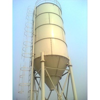 Silo à ciment à plaques boulonnées de 60 tonnes, structure en acier au carbone Q235, collecteur de poussière en option pour le stockage du ciment et de la cendre volante