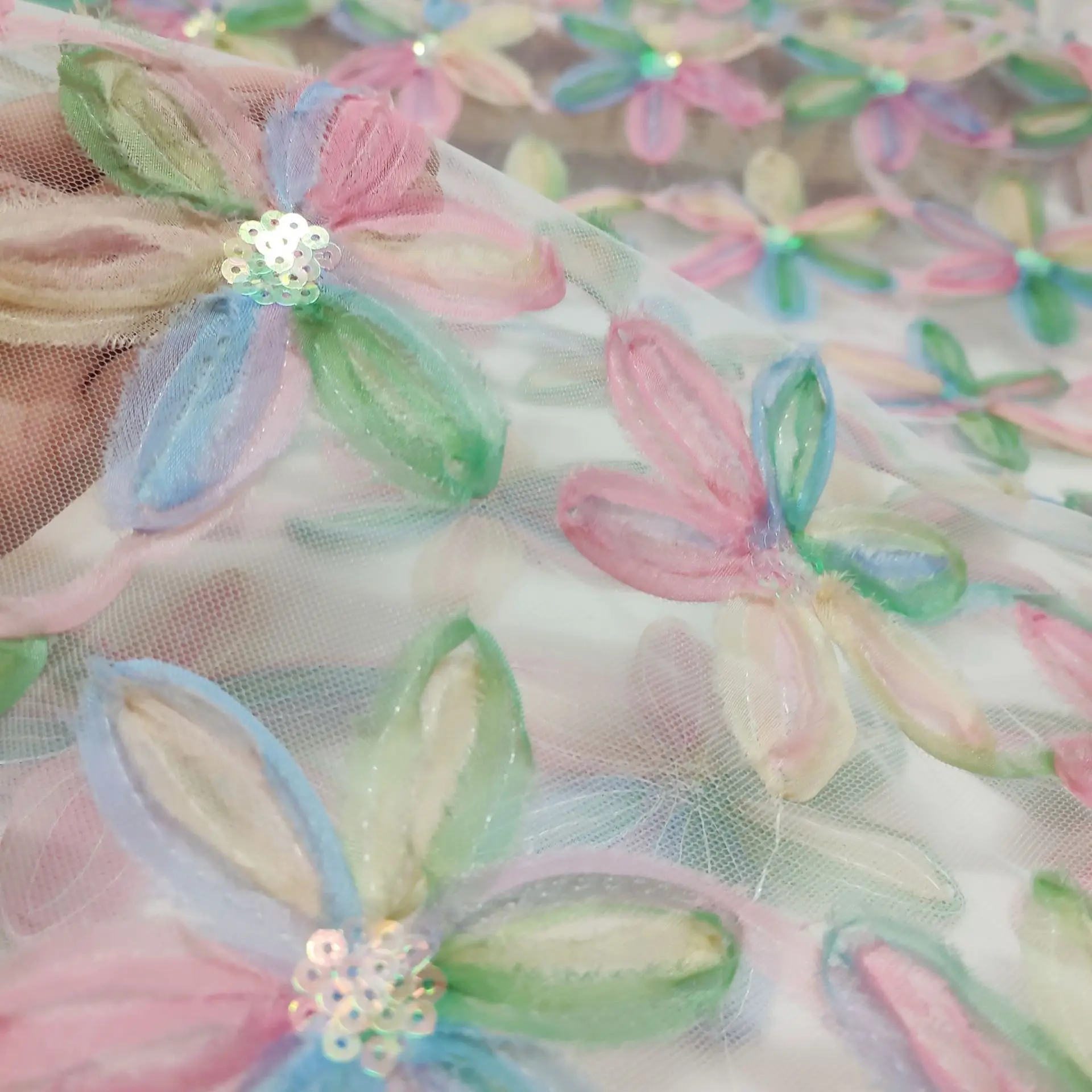 चौड़ाई 130 cm पॉलिएस्टर सेक्विन फूल कशीदाकारी जाल कपड़े के लिए 3 डी पत्तियां tulle फीता कपड़े पोशाक महिलाओं स्कर्ट शर्ट पोशाक