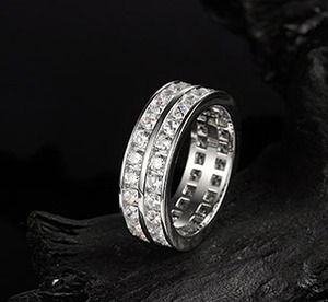 Anillo de Eternidad de Moissanita en Oro Amarillo, Corte Brillante Redondo, Engaste en Canal, Diseño Geométrico, Anillo de Boda Unisex de Lujo - Product Image 6