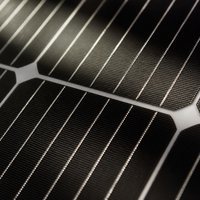Panneau solaire monocristallin 120 demi-cellules, cadre noir, haute efficacité, module photovoltaïque pour centrale électrique commerciale sur toiture