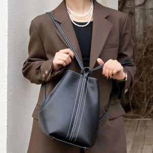 Bolso de hombro tipo bandolera de cuero genuino a la moda, bolso tipo cubo de alta gama para mujer, bolso de cuero minimalista, bolso para cosméticos para ir al trabajo - Product Image 2