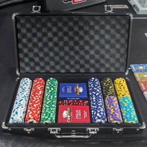 Juego de 300 Fichas de Póker de Arcilla Negras con Estuche de Aluminio, 6 Bandejas de 50 Fichas Cada Una, Denominaciones de 1 a 5000, Cartas, Dados, Botones, Juego de Mesa, Venta al Por Mayor - Product Image 2