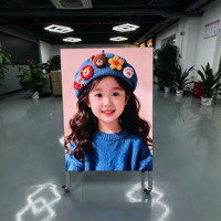 Layar LED Tahan Air IP65 P1.86 Indoor/Outdoor, Dapat Dipindahkan, Full Color, Tipe Lantai untuk Periklanan