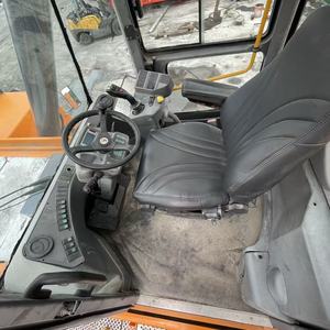 Apilador de contenedores Kalmar DRT450 usado en perfectas condiciones, con capacidad para 45 toneladas, equipo de manipulación de contenedores para logística. - Product Image 6