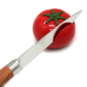 Afilador de Cuchillos y Tijeras de Cocina con Forma de Tomate Rojo, Manual, de Cerámica y Acero de Tungsteno, Profesional, Ecológico, Duradero y Afilado - Product Image 1