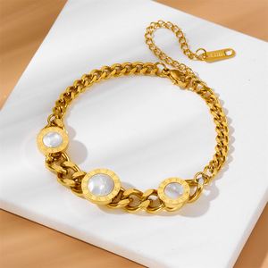 Pulsera con Dije de Corazón LOVE en Acero Inoxidable con Baño de Oro PVD de 18K, Varios Diseños Disponibles para Mujer |   Hipoalergénico, Duradero e Impermeable - Product Image 6