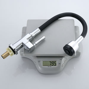 Artículos sanitarios Grifo de agua de cocina Grifo negro de nuevo diseño con cuerpo de zinc Estilo clásico Tipo de pulverización lateral Mango de aleación de zinc - Product Image 2