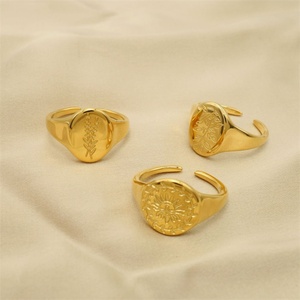 Anillo Ajustable de Acero Inoxidable con Baño de Oro y Diseño de Hierba, Producto en Oferta - Product Image 5