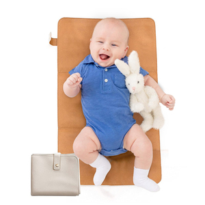 Station de change portable pour couches, tapis à langer pour nouveau-né, facile à nettoyer, en cuir vegan, tapis à langer pour bébé, lavable - Product Image 1