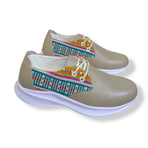 รองเท้า Luna สีเทาพรีเมี่ยมสร้างขึ้นอย่างระมัดระวังเพื่อความสะดวกสบายและความสง่างามการผสมผสานที่สมบูรณ์แบบของความซับซ้อนและคุณภาพ - Product Image 4