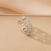 Ensemble de bijoux de luxe classique en acier titane électroplaqué, comprenant collier, boucles d'oreilles et bague, idéal pour mariage, fiançailles ou comme cadeau.