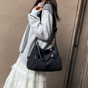 Sac à bandoulière léger en nylon noir pour femme, sac messager tendance, fermeture éclair, grande capacité, sangle réglable - Product Image 3