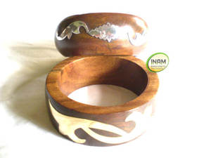 Brazaletes de madera hechos a mano hermosos y de diseñador de calidad superior con trabajo de incrustaciones de latón Recién llegado - Product Image 2