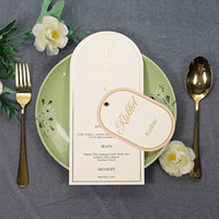 Folletos de tarjetas de menú de papel de boda clásicos de arco personalizado con texto de hoja de oro y etiqueta de nombre móvil para ceremonia de boda y recepción