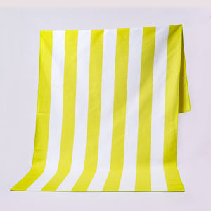 Serviette de plage rayée rose éponge en daim et microfibre sans sable imprimé sur mesure - Product Image 5