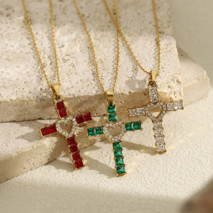 Collier en zircon émeraude avec un design combiné cœur creux et croix - Collier polyvalent pour femmes - Product Image 3