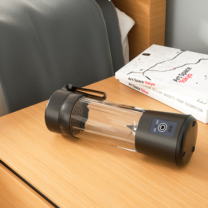 Mini-mixeur portable électrique pas cher pour jus de fruits et légumes frais, idéal pour les shakes protéinés et le camping en extérieur - Product Image 6