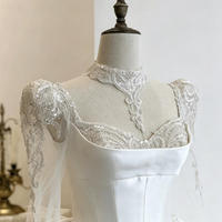 Robe de mariée de haute qualité en satin, col montant, dentelle perlée, manches longues, style robe de bal, avec corset et traîne chapelle, dos lacé