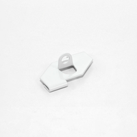 Système de gestion de câbles en acier blanc réglable en gros avec crochets de fixation pour plafond et clips de fixation de câbles sur rail