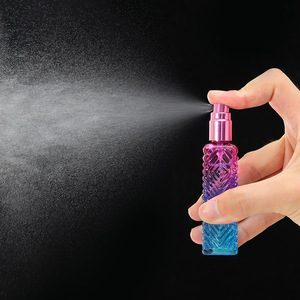 Échantillons gratuits Bouteille de parfum <span class=keywords><strong>en</strong></span> <span class=keywords><strong>verre</strong></span> coloré de 10ml <span class=keywords><strong>en</strong></span> forme de <span class=keywords><strong>gourde</strong></span> amère double couleur changement progressif bouteilles de pulvérisation - Product Image 2