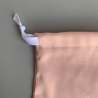 Sac en satin personnalisé avec cordon de serrage, sacs en soie pour perruques et extensions de cheveux naturels avec logo