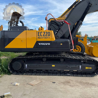 Excavatrice sur chenilles Volvo Ec220 d'occasion de haute qualité, modèle 2023, moteur, boîte de vitesses et PLC d'origine inclus. En stock.