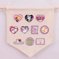 Broches personnalisées en alliage de zinc plaqué, émail dur, vente en gros, motifs dessin animé, drapeau, barbier, NASA, remise de diplôme, anniversaire