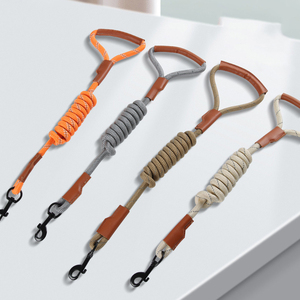 Guinzaglio per Cani Sportivo in Pelle e Nylon con Strisce Riflettenti, Resistente e Consegna Rapida - Product Image 1