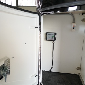 Remolque de Caja para Camioneta HERUI Triple-Horse de 2 Ejes con Cuello de Cisne y Carga Inclinada LQ, Solución de Transporte y Almacenamiento Equino para Todo Clima - Product Image 3