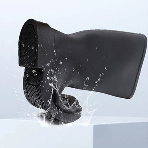Nouvelles chaussures de pluie hautes bottes de pluie féminines bicolores en <span class=keywords><strong>plastique</strong></span> couvre-chaussures antidérapantes en PVC - Product Image 2