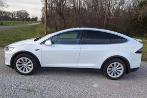 Tesla Model <span class=keywords><strong>X</strong></span> Long Range Plus 2024 d'occasion, inspectée, double moteur, transmission intégrale, autonomie EPA de 351 milles, conduite autonome complète, intérieur cuir tactile - Product Image 3