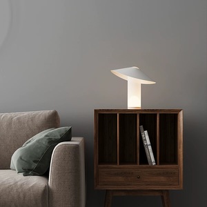 Lampe de table de décoration haut de gamme, style nordique postmoderne, simple, créative et personnalisée, pour salon, chambre et bureau - Product Image 4