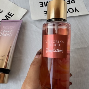 น้ำหอมแท้แบรนด์ดังสำหรับผู้หญิง ขนาด 250 มล. กลิ่น Velnet Petals <span class=keywords><strong>Victoria</strong></span> <span class=keywords><strong>Secret</strong></span> ชุดน้ำหอมแบบครีม ขนาดปกติ ขายส่ง - Product Image 4