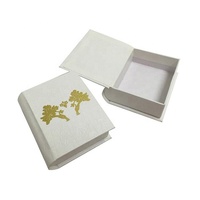 Boîtes cadeaux d'emballage magnétiques en forme de livre décoratif imprimé de logo personnalisé pour boutique de souvenirs de livres bibliques