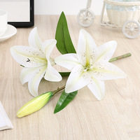 Großhandel handgemachte moderne Doppelkopf kurzen Stiel weiß Kunststoff Lilie künstliche Blumen Hochzeit Hotel Weihnachten Ostern Neujahr