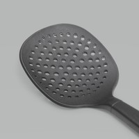 Tomatto Italiaanse Horeca Keukenhulpjes Zwarte PP Ergonomische Handgreep Ecologisch Vriendelijke Schuimspaan Geperforeerde Lepel Gnocchi Pasta Gaten Pannen