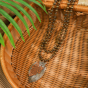 Collier pendentif à motif végétal en alliage de cuivre pour femme, chaîne longue décontractée avec breloque feuille et papillon, bijoux de mode - Product Image 1