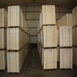 Alta blancura <span class=keywords><strong>50</strong></span> 65 120 180 300gsm 70gsm Papel sin madera Papel compensado Resma blanca Papel de embalaje - Product Image 3