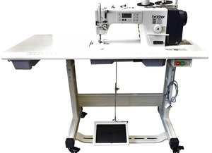 Le S-7180A Brother utilise <span class=keywords><strong>un</strong></span> moteur à entraînement direct pour fournir une couture de haute qualité et augmenter l'efficacité de la production. - Product Image 5